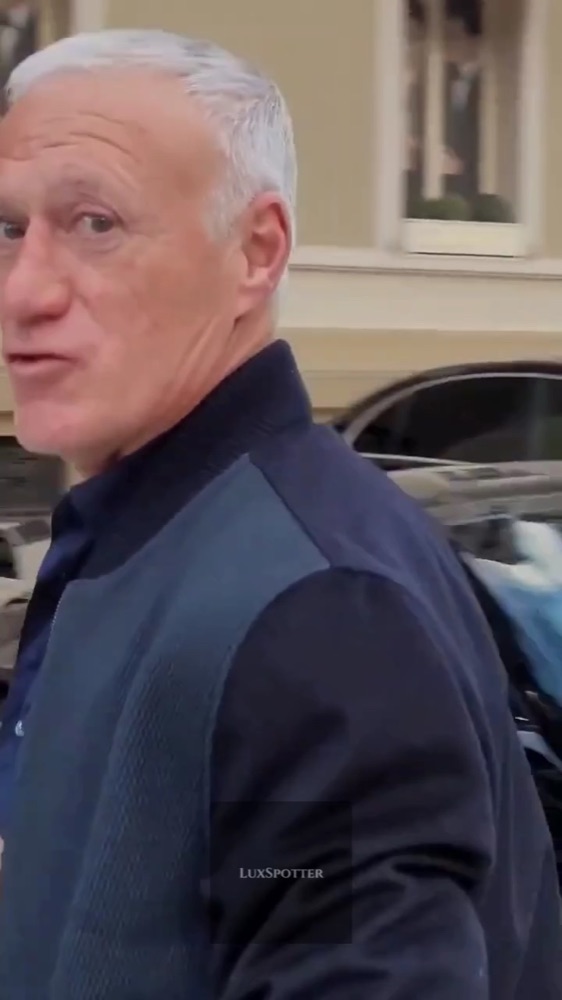 Didier Deschamps arriveert bij het Hôtel de Paris